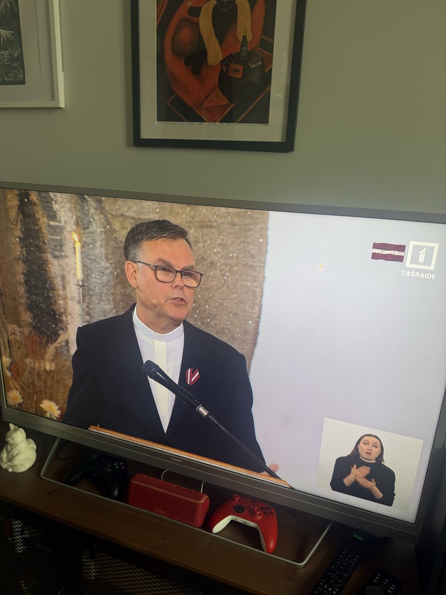 Mažis ir neticams mācītājs, tieši tāds, kādam jābūt garīgajam līderim. Skaista, godīga, personiska uzruna par to, ka mēs visi individuāli domājam briesmīgas lietas, bet visi kopā varam domāt labāk. Un arī ļoti meistarīgi sapīts vēstījums ar valsts svētkiem 😍