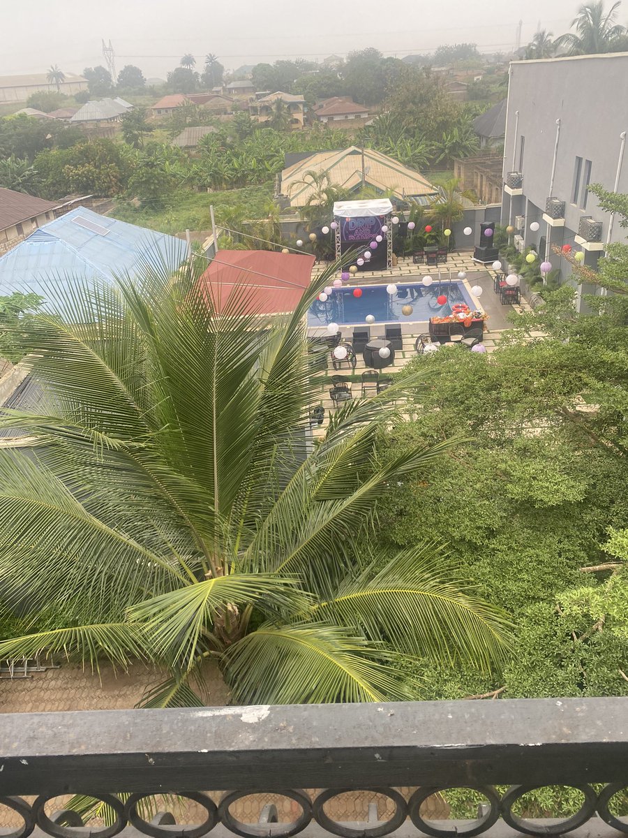 derickariesra's tweet photo. The calm before the storm. Silence in the room.
Chaos on the stage.
Oyo State shut it DOWN! 🔥🔥
Begonia was wild — 🐼💥

#DerickAries #Bigariesbaby #OxoVibe #BAB #Spaceboys #TheFreaknd #OyoState #BegoniaLounge #LivePerformance #NaijaMusic #AfroVibes https://t.co/OXfOPb0SgB
