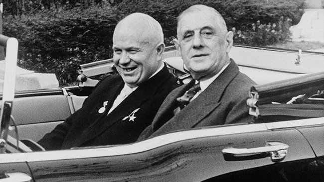 1960. Khrouchtchev parle de son ministre des Affaires étrangères à de Gaulle :

- Gromyko, si je lui dis de s'asseoir sur un bloc de glace, il s'assied jusqu'à ce que toute la glace soit fondue.

- Si je demande la même chose à Couve de Murville, la glace ne fondra pas.