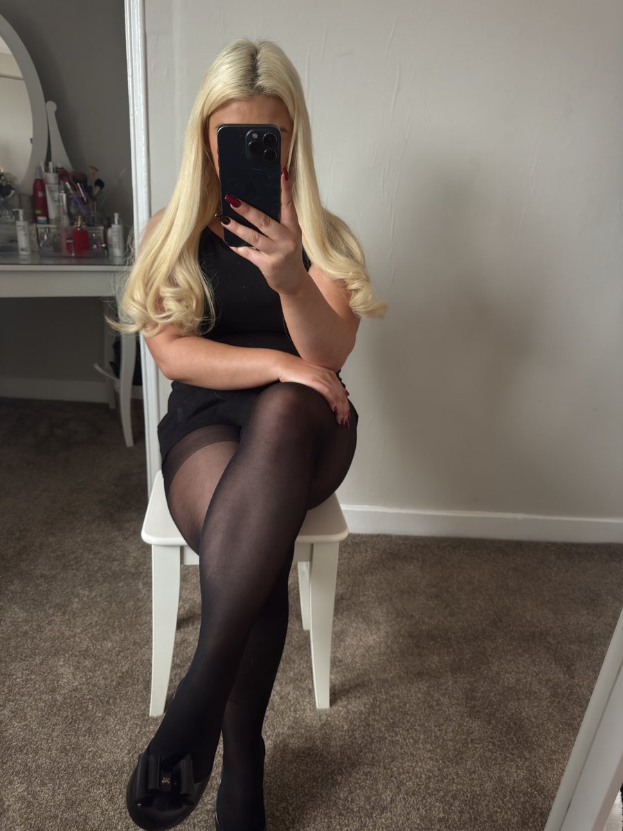 Happy Sunday, Kneel At My Nylon Feet.