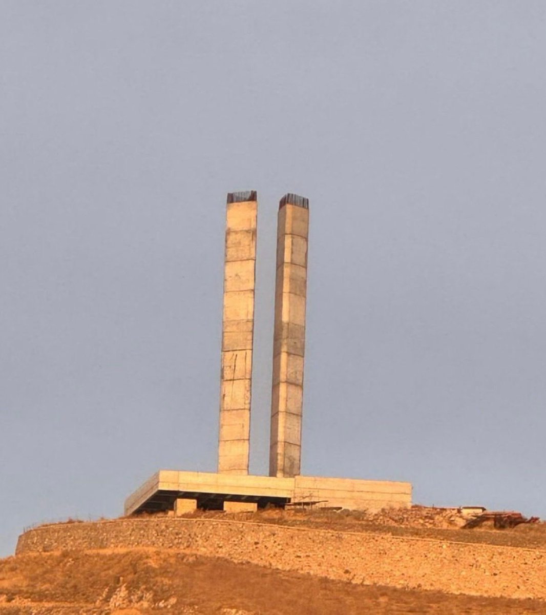 Hindistan’da öküze tapıp, cennet beklemekle. 

Türkiye’de CHP’ye oy verip, hizmet beklemek arasında hiçbir fark yoktur...😂

#şehidinesaygıduy seyit rıza #SonDakika