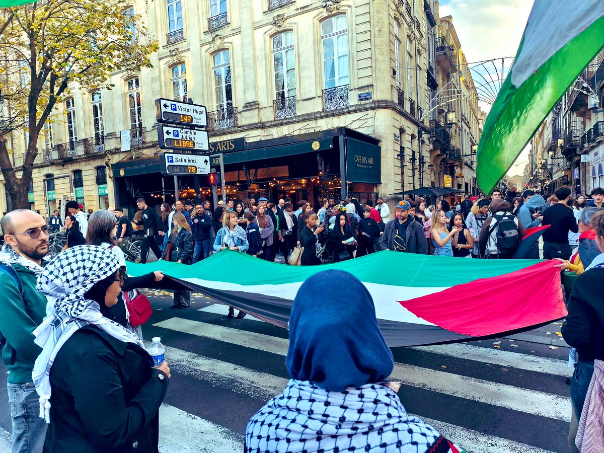 ComiteAction's tweet image. 1/4 Retour sur la 108ème manifestation du CAP à Bordeaux avec la @FSE_Bordeaux, le PCRF et les Alliés de la paix en soutien avec la lutte du peuple🇵🇸 et tous les pro🇵🇸 réprimés 
Merci à ts ceux qui ne sont là depuis + de 2 ans 
Palestine vivra ! Palestine vaincra ! 
#Gaza