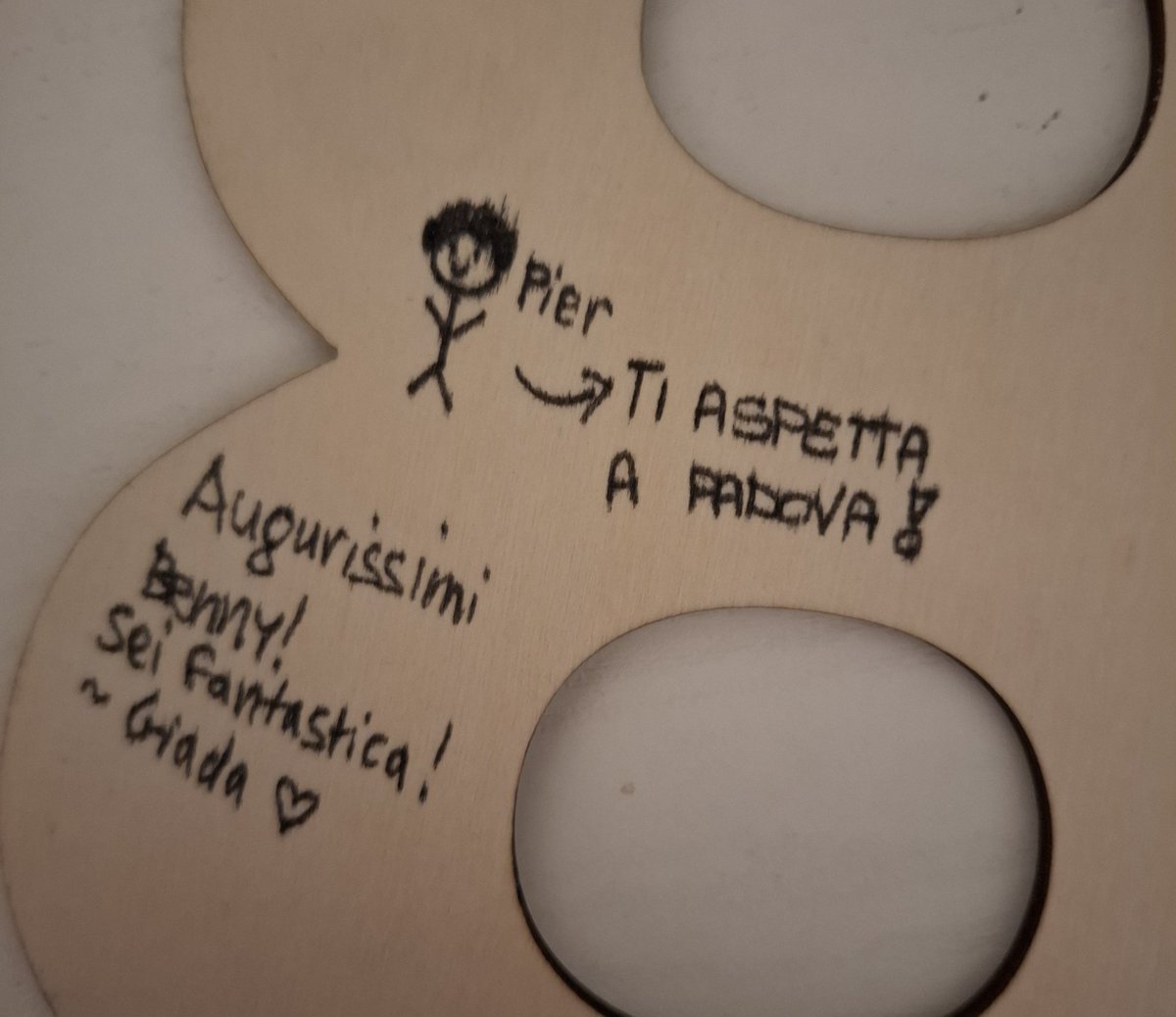 bennyyz_'s tweet image. @pierspollon non dal vivo sei
stato presente ieri sera 
al mio diciottesimo✨️✨️
un ringraziamento speciale a @QUELLIC0MEN0I 
per il disegno (meraviglioso)🫶🏻
#Spollondì #Spollonverso