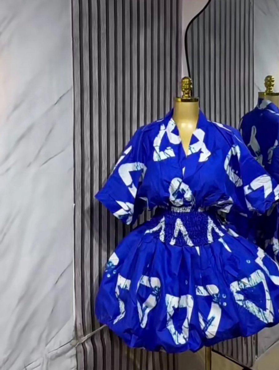 yay_tunes's tweet image. Smokey two piece skirt. 
Size :6-14
Price :12k
Location :Abuja 
Pls help Rt 🙏🏾