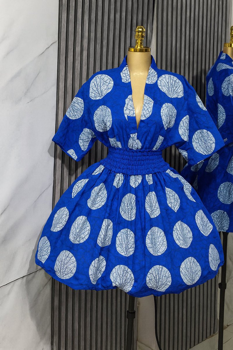 yay_tunes's tweet image. Smokey two piece skirt. 
Size :6-14
Price :12k
Location :Abuja 
Pls help Rt 🙏🏾