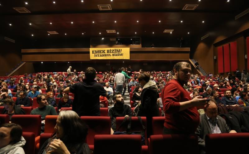 HİHFF'e destek kampanyasında şu ana kadar 37 festival dostunun destekleriyle 43 bin 450 TL toplanmıştır. 150 bin TL'ye ulaşma hedefli kampanyaya destek için: kreosus.com/documentaristf…

Fotoğraf: Özgürleşen Seyirci: Emek Sineması Mücadelesi gösterimi / 8. HİHFF açılışı