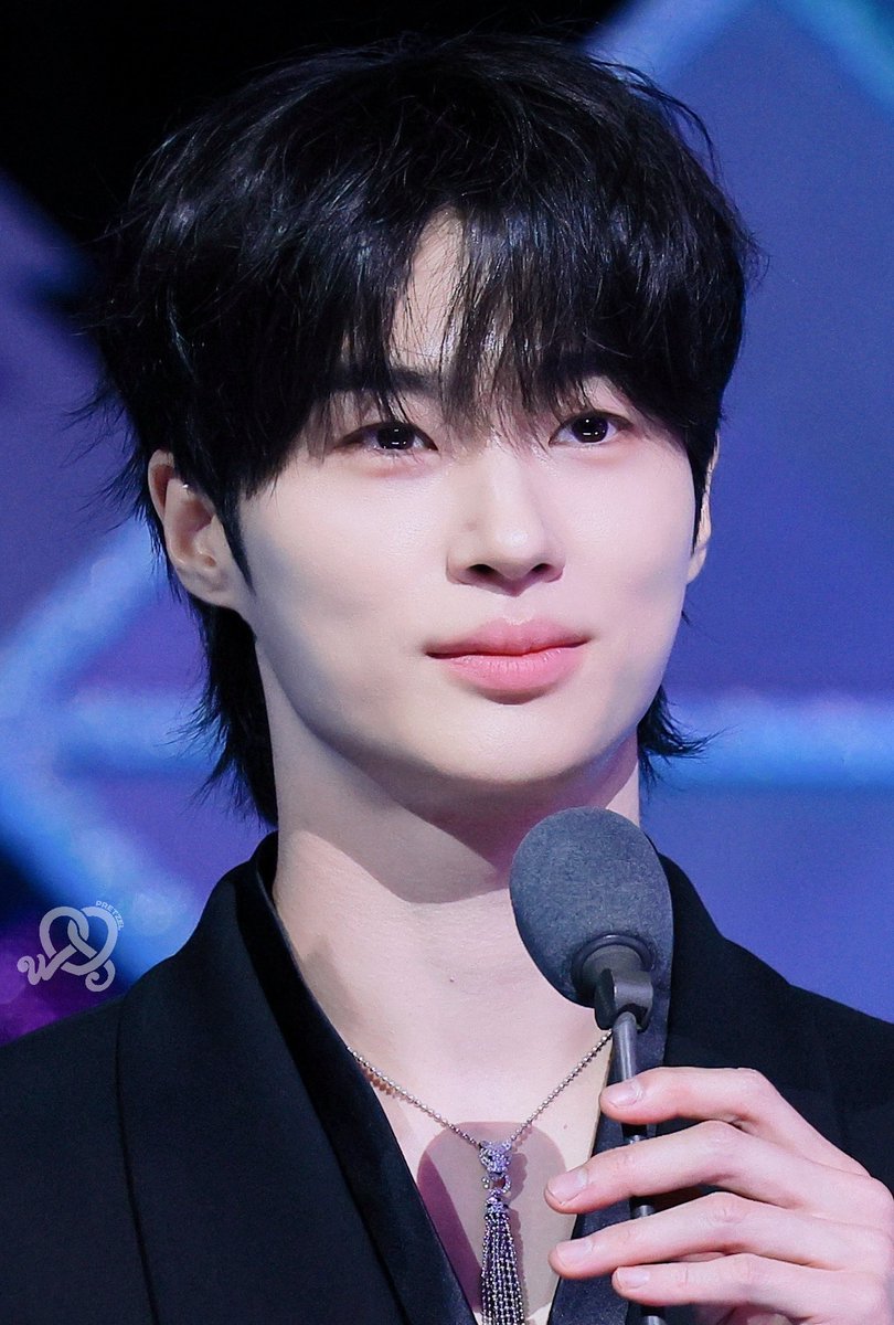 251115 2025 KGMA 시상 변우석💙
흩날리는 컨페티 그리고 눈에 별 총총 왕자님👑
#변우석 #ByeonWooSeok #邊佑錫 #ビョン・ウソク