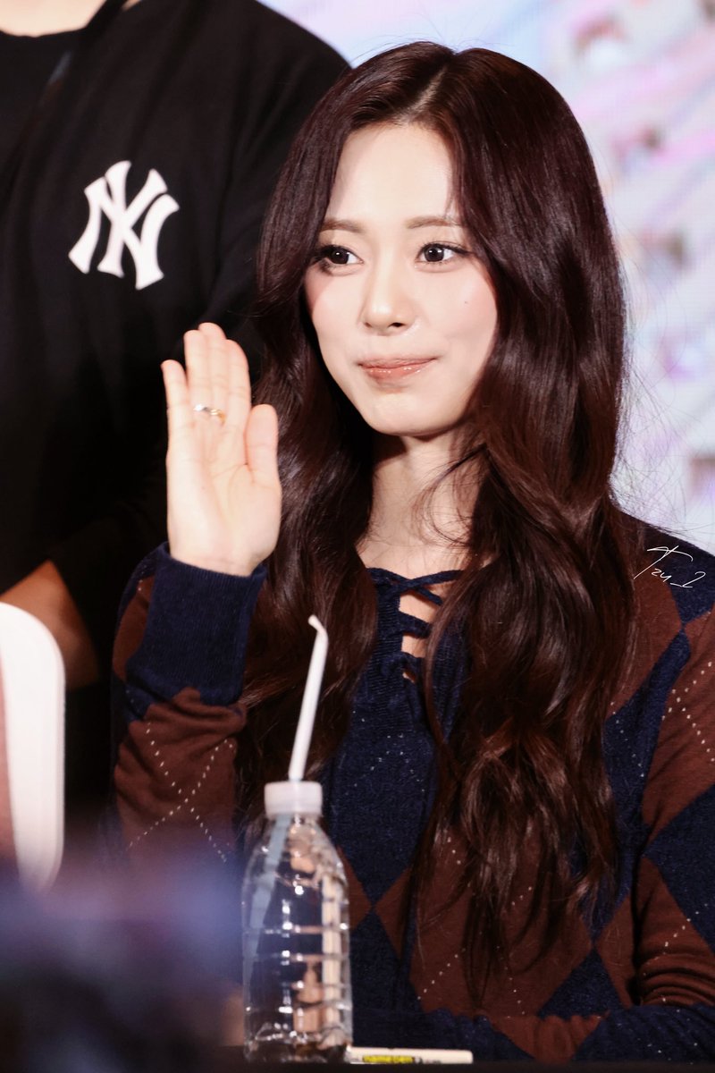 251115 SHANGHAI 🤲🏻🥺 #TWICE #TZUYU #ツウィ #쯔위 #子瑜 #트와이스