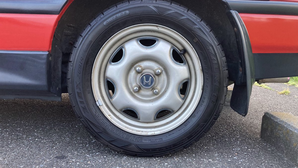 tarogon's tweet photo. 1994年に1989年式中古を購入、この9月に16回目の車検を通しました。
今日少し走らせてみて、エンジンマウント劣化の影響か、振動が増えたのとアクセルとクラッチの操作が結構シビアになったのを実感。
エンジン自体は快調やけど、部品も出なくなった現状、今後の過ごし方を思案中🥌
#EF7 
#前期型 https://t.co/9N1T76fmP6