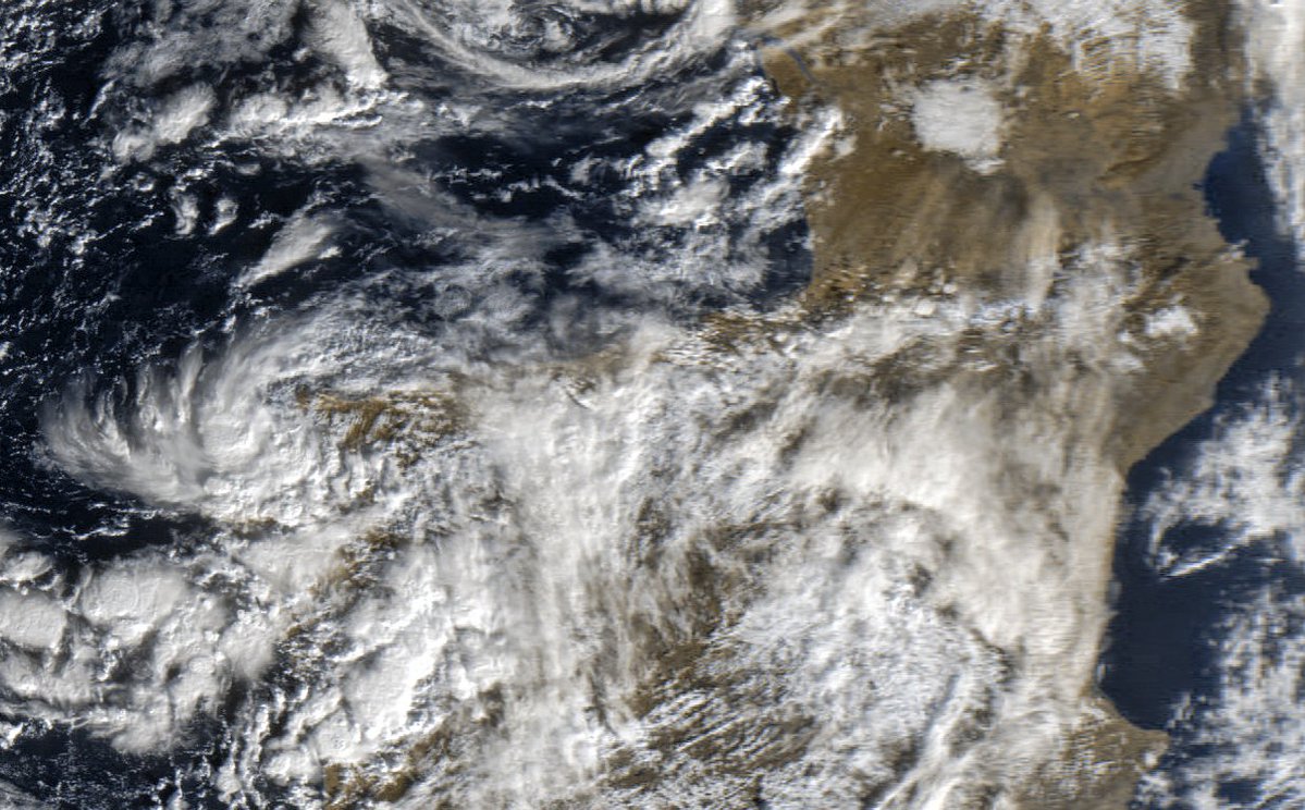 r_mcoy's tweet image. #MeteorM24 70º E #MeteorM23 51º W @Nooelec #qfh @SDRPlay #rsp1a @aang254 #satdump @AEMET_Cantabria  pases de la mañana, IR de madrugada y dos recortes, del norte peninsular 🌥️por #Cantabria y un nitido retrato de la borrasca sobre el sur de #UK y #Wales 😓. Buen domingo!