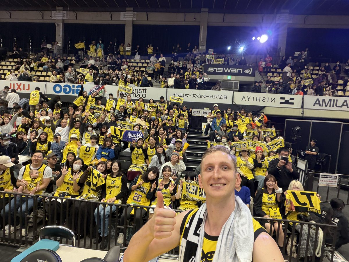 【　VICTORY SELFIE    】

本日MIPに選ばれたのは、トーマス・ウェルシュ選手🔥

今節両試合ともにダブルダブルの活躍を見せ、強みのリバウンドで何度もチームにセカンドチャンスをもたらしました✨

#サンロッカーズ渋谷　#Bリーグ　
<a href="/tomwelsh40/">Thomas Welsh</a>