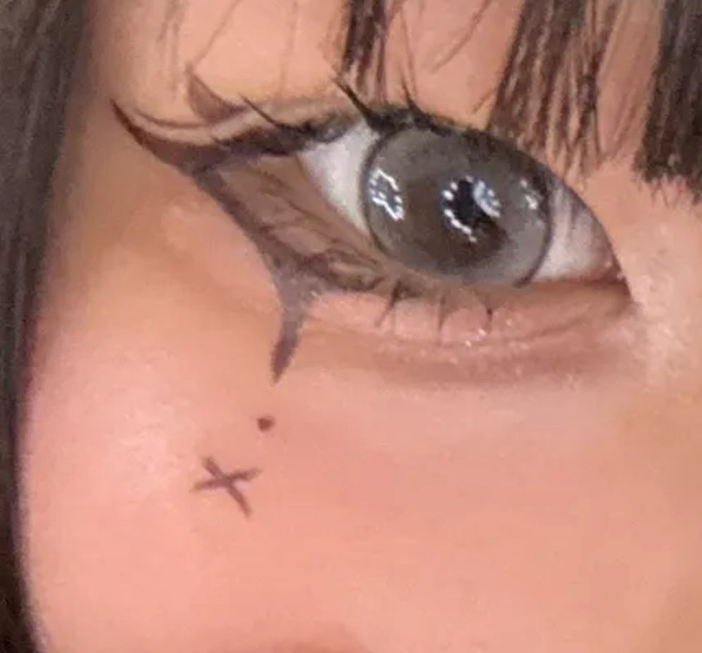 panpisanda's tweet photo. ハロウィンメイクの時に初めてグレーコン使ってみたんだけど発色もいいし黒い細ふちが可愛すぎる>  ̫ <

 #PR #eyestar #アイスター  #スターフレアグレー https://t.co/sKdgJDeyQR