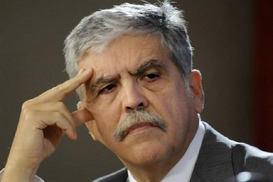 Respeten a <a href="/JulioDeVido/">Julio De Vido</a> 
Hizo miles de kilómetros de gasoductos, la puesta en órbita de un satélite, la Red Federal de Fibra Óptica, centrales nucleares, y muchas obras más.
Por qué está preso?
Por su excelente gestión durante los gobiernos de los Kirchner.