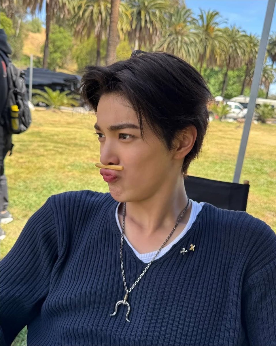 whimsygadis's tweet image. "I heard they're               "ke cakung?"
shipping us!"