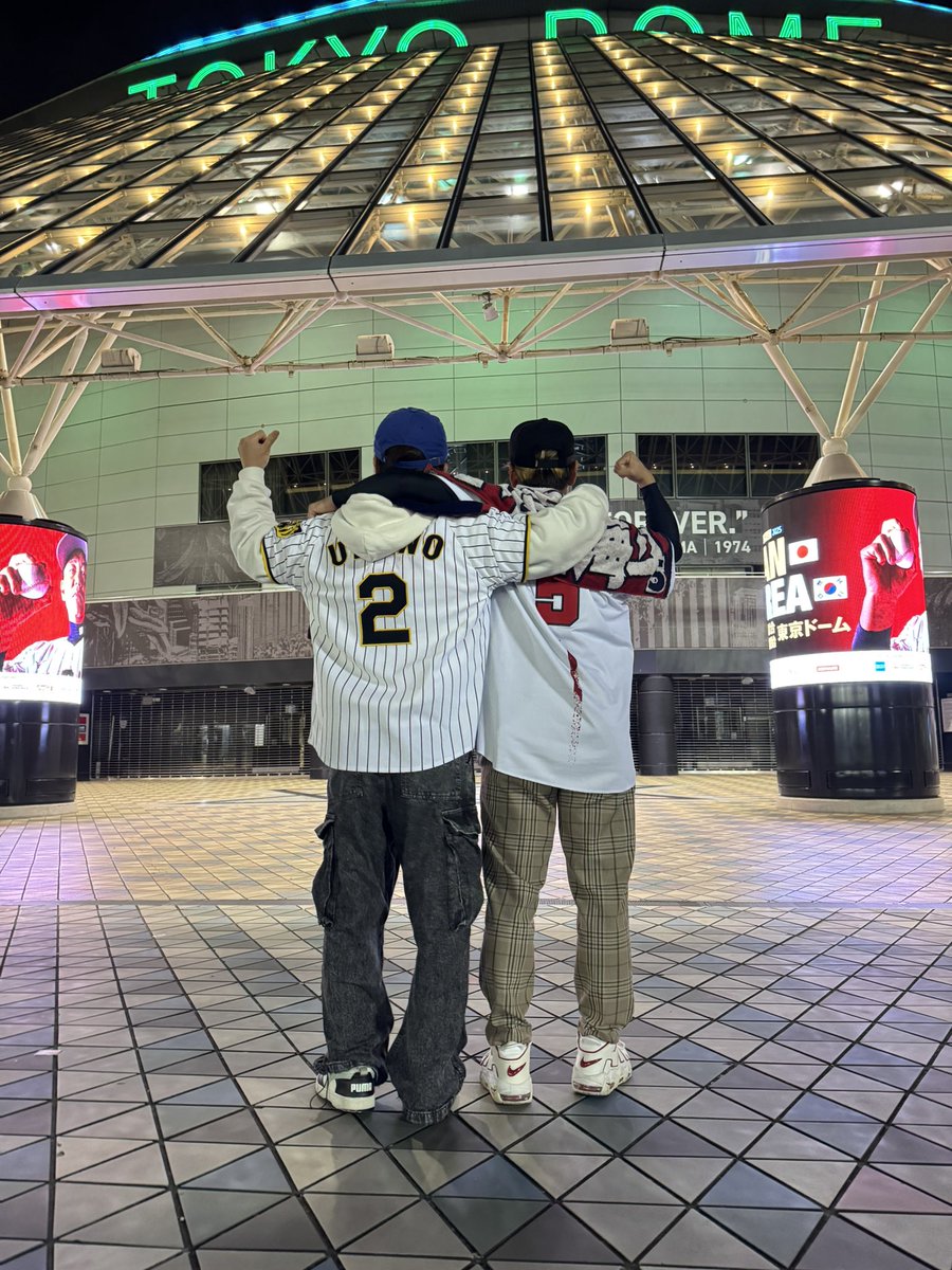 h_910_k's tweet photo. そういえば昨日東京ドーム行きました！
いつもは敵同士でもこの時だけはみんな仲間！
他球団の応援歌も歌えてめっちゃ楽しかった！

後ろの席の方たちものすごく賑やかだったなぁ👍🏻👍🏻

小園の缶バッチを交換でくれた方たちありがとうございました！

 #侍ジャパン  #小園海斗 https://t.co/ygfdnOdtch