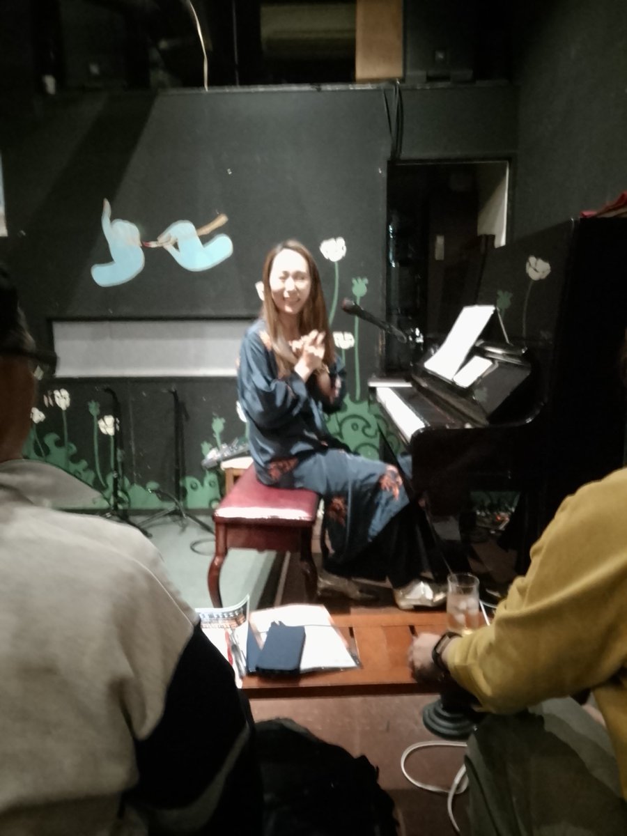 高井麻奈由FC:in大阪
FC団員イベント、何時もより麻奈由ちゃんを近くに感じライブとクイズと楽しかったです。
前回東京で今回で２回目のFCイベント最高です。