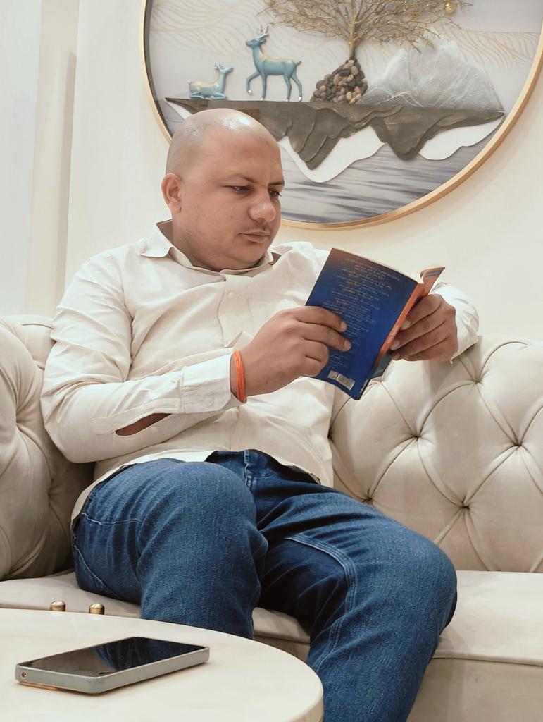 जिस यात्रा का चुनाव हमने खुद किया है।
उसके उतार चढ़ाव भी हमे खुद स्वीकार करने होंगे।