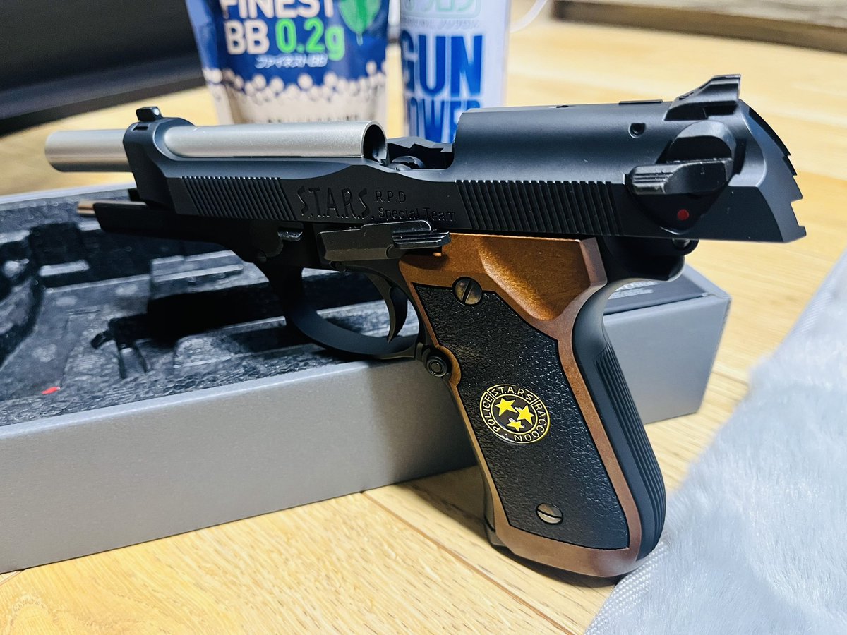 バイオハザードモデルのベレッタ約半額でGETした✌️ 来年で30周年とか