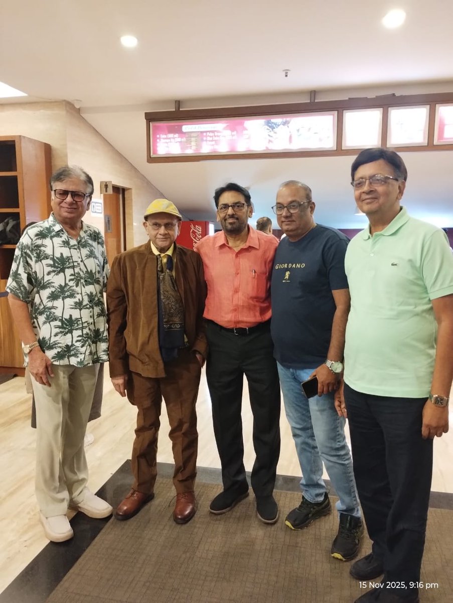 KrishnaHegde_SS's tweet image. Attended the Special screening of the legendary Star #DevAnand saabs iconic movie #JewelThief hosted by biz man Anand Tirani ji , along with Ex India Cricketer Karsan Ghavri ,Sr Journalist Mithilesh, Dev saabs aide  Mohan Churiwala and others