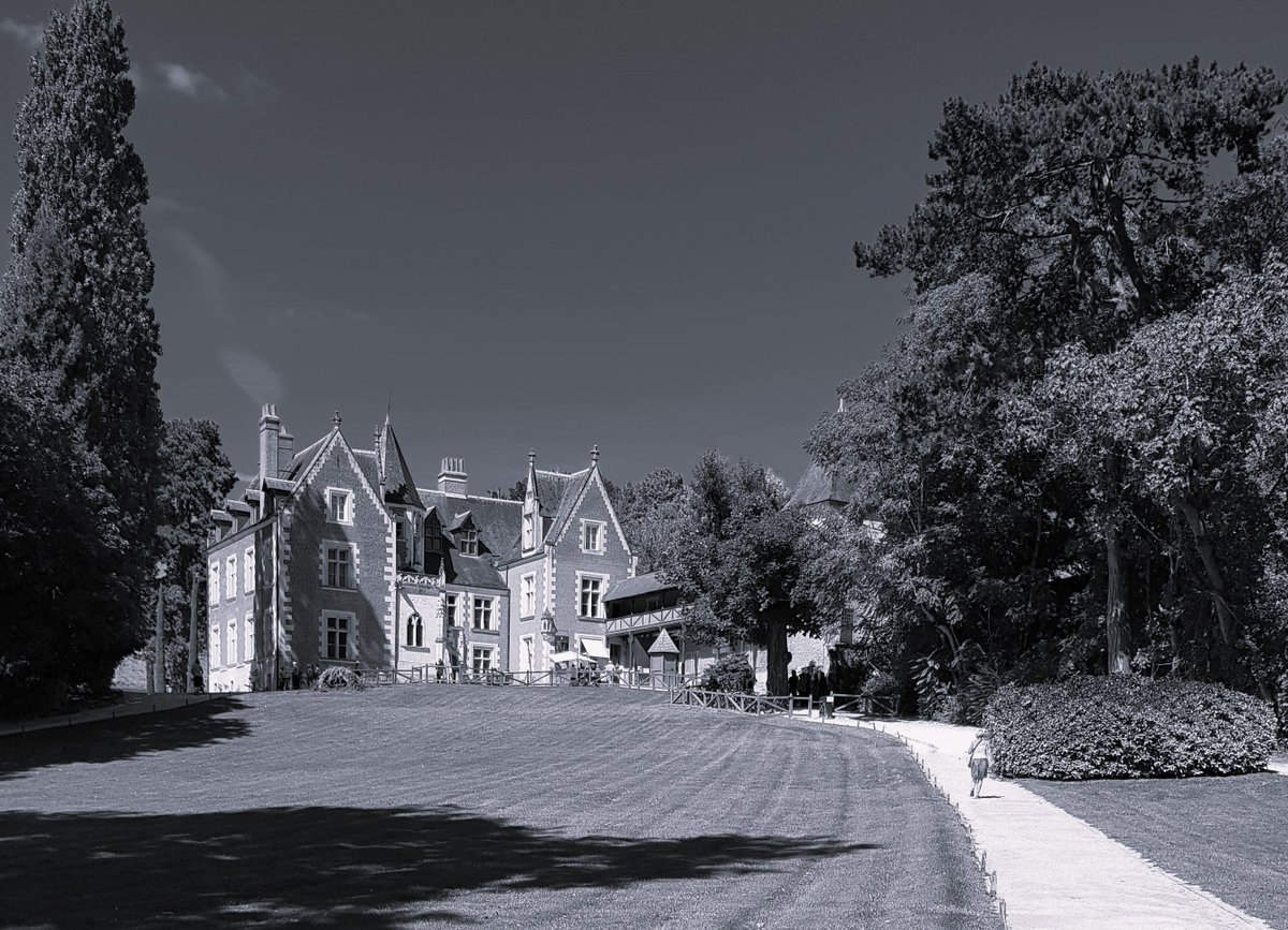 ICYMI My continuing journey along La Loire took me to Amboise and Le Clos Lucé on my blog last month.  Join me as I take you through the fabulous manor house once lived in by Leonardo da Vinci... ow.ly/pnfO50XjBgH

📚📔#RiversofFrance #Amboise #LeClosLucé #JamesetMoi