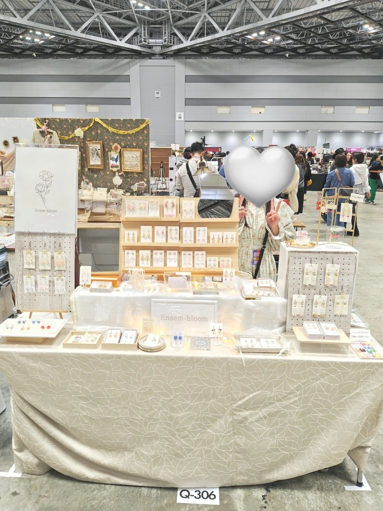 デザフェス62無事に終わりました〜🎉

沢山の方に作品見ていただけてとっても嬉しかったです!!

中でも力作だった彼岸花がお迎えいただけたこと、作家として成長出来た気がして感謝の気持ちでいっぱいです😭💗

応援してくださった皆さま、新たに見つけてくださった皆さま、ありがとうございます✨✨