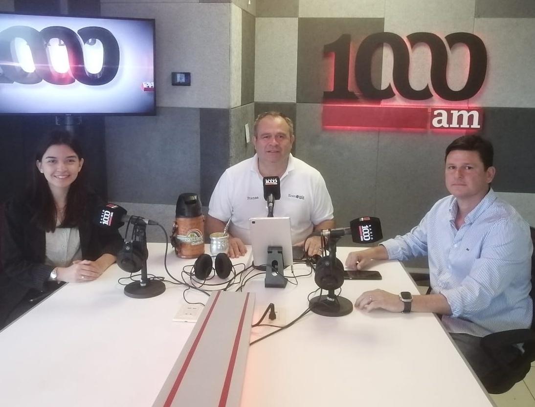 Buenos días. Iniciamos Instante político y económico por <a href="/1000_am/">Radio 1000 AM</a> <a href="/1000noticiaspy/">1000 Noticias</a> con <a href="/sant_visual/">Sonia Santacruz</a>. Nos acompaña el Ing. Joaquín Fernández <a href="/joaquinfsl/">joaquin fernandez</a>, miembro del Consejo Directivo de Cavialpa <a href="/Cavialpa/">Cámara Vial Paraguaya</a>.