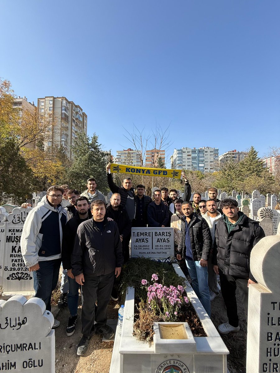 Yapıyorsak bir savaş, komutan Barış Ayas !

Canımız, komutanımız, ağabeyimiz Barış Ayas’ın mezarını ziyaret ettik. rahmetle ve büyük bir özlemle anıyoruz.

#KonyaGFB
