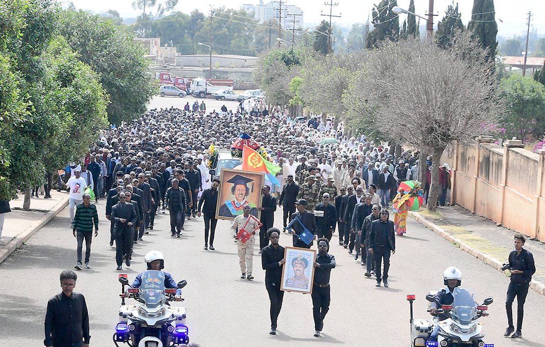 eritreait's tweet photo. #EritreaPrevails 
Funeral Services for Bereket Mengisteab one of Eritrea's legendary and greatest artists  held at noon today at Asmara’s Patriots Cemetery in the presence of President Isaias Afwerki, senior Government and PFDJ officials Religious leaders and his family
@hawelti https://t.co/MbjL7D6dhT