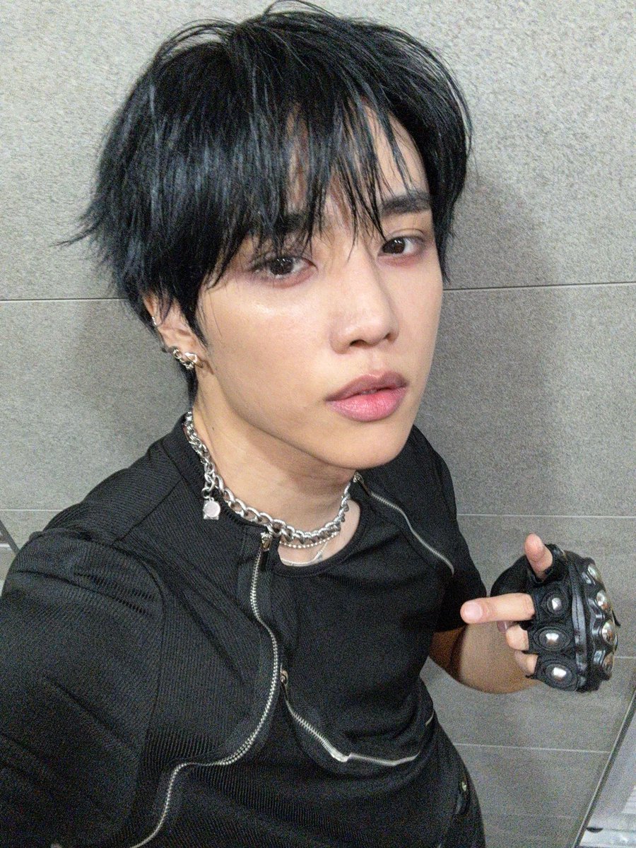 swlovezone's tweet image. sunwoo sent photos!