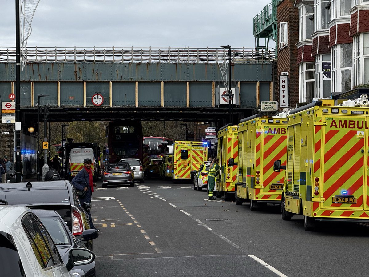 pidpoid's tweet image. #turnhamgreen #chiswick