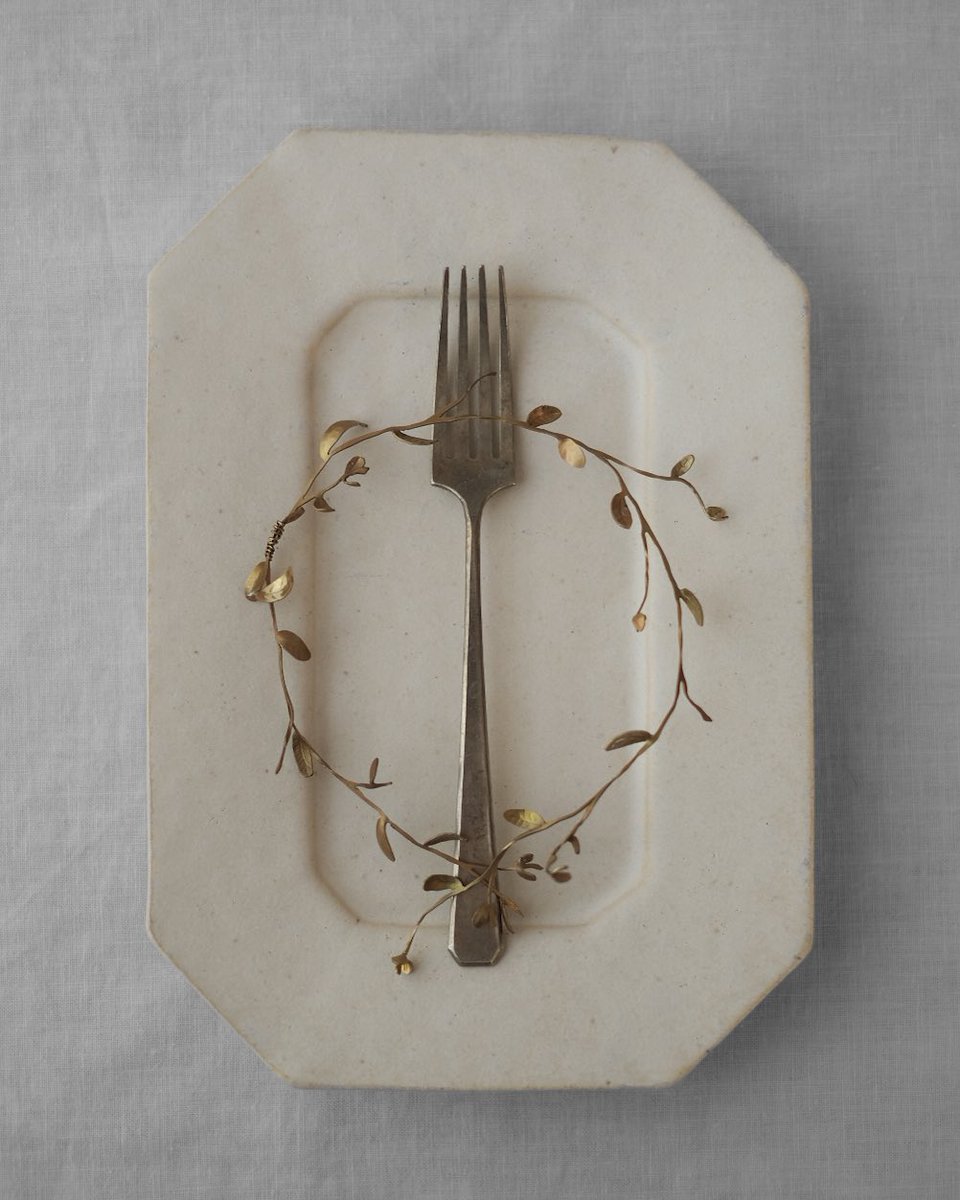 小枝のリースと食具標本のケーキフォーク🍴