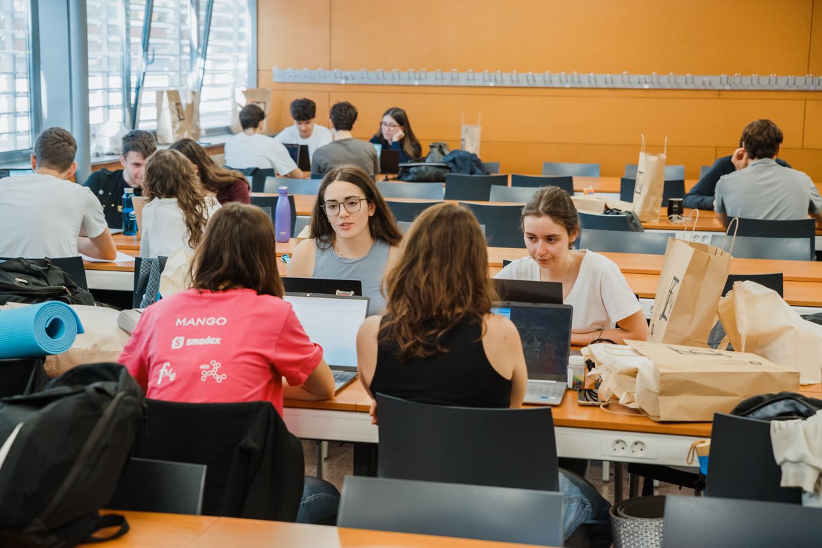 datastudents's tweet image. Comencem a encarar la recta final de la #datathonFME!🔚 Els nostres participants continuen treballant en els reptes i gaudint de les activitats.