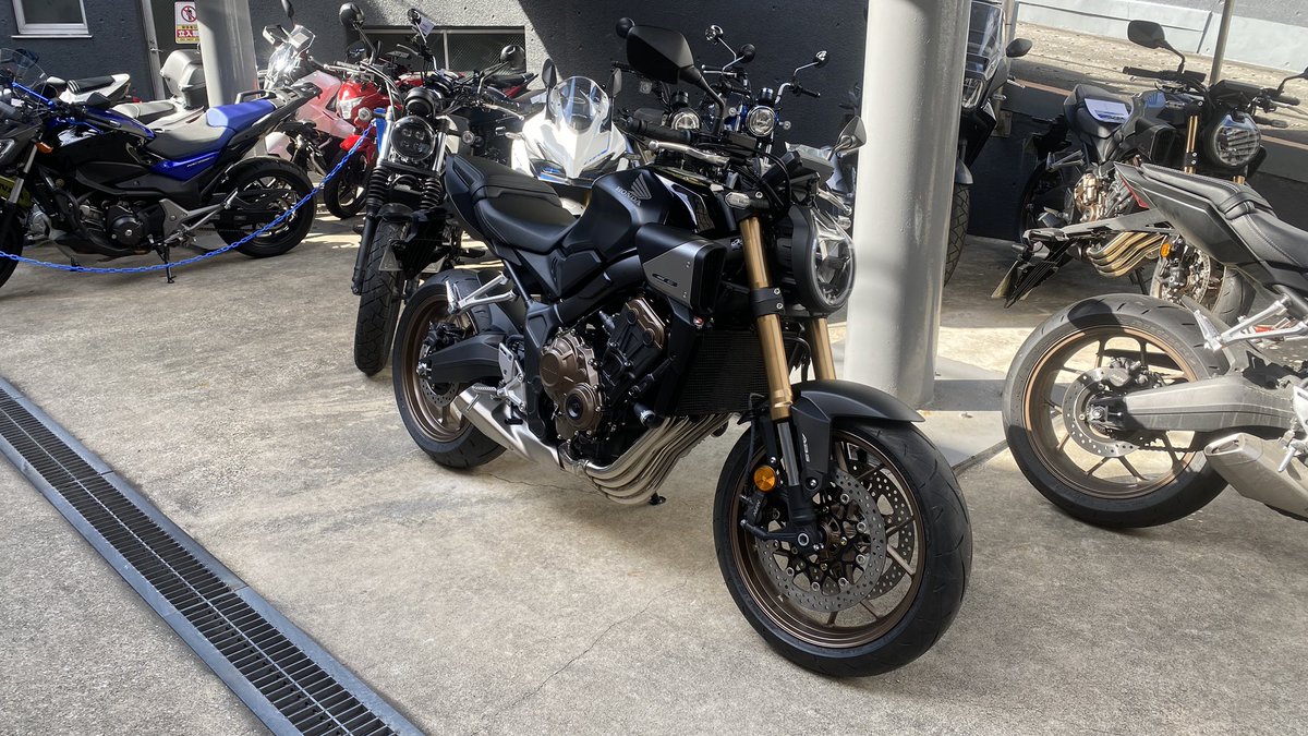 _tanets's tweet photo. 4月にS1000RR手放して今日CB650R納車 https://t.co/sXdxokPlTS
