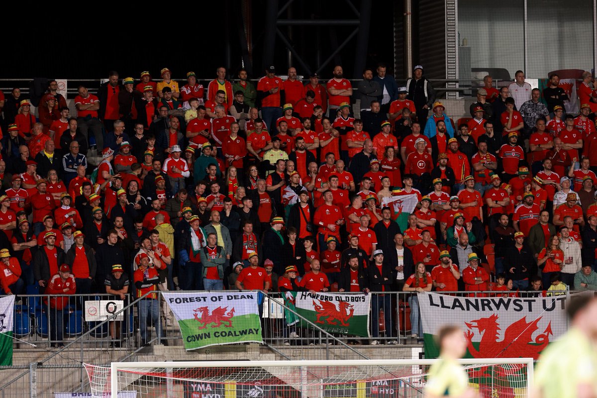 Cymru's tweet photo. Y Wal Goch in Vaduz ♥️👏 https://t.co/e391HVhvPV