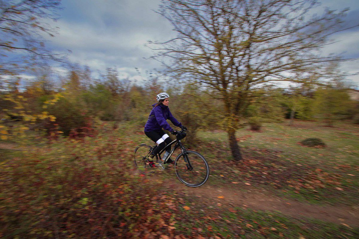 metxebarria_vg's tweet image. Domingos que saben a aire fresco, pedaladas y a ese paisaje inconfundible que ofrece el Anillo Verde 🚴‍♀️✨

Olárizu es una de esas paradas que siempre merece la pena: naturaleza, camino y ciudad en equilibrio. Un lugar para recargar energía y recordar que la movilidad sostenible…