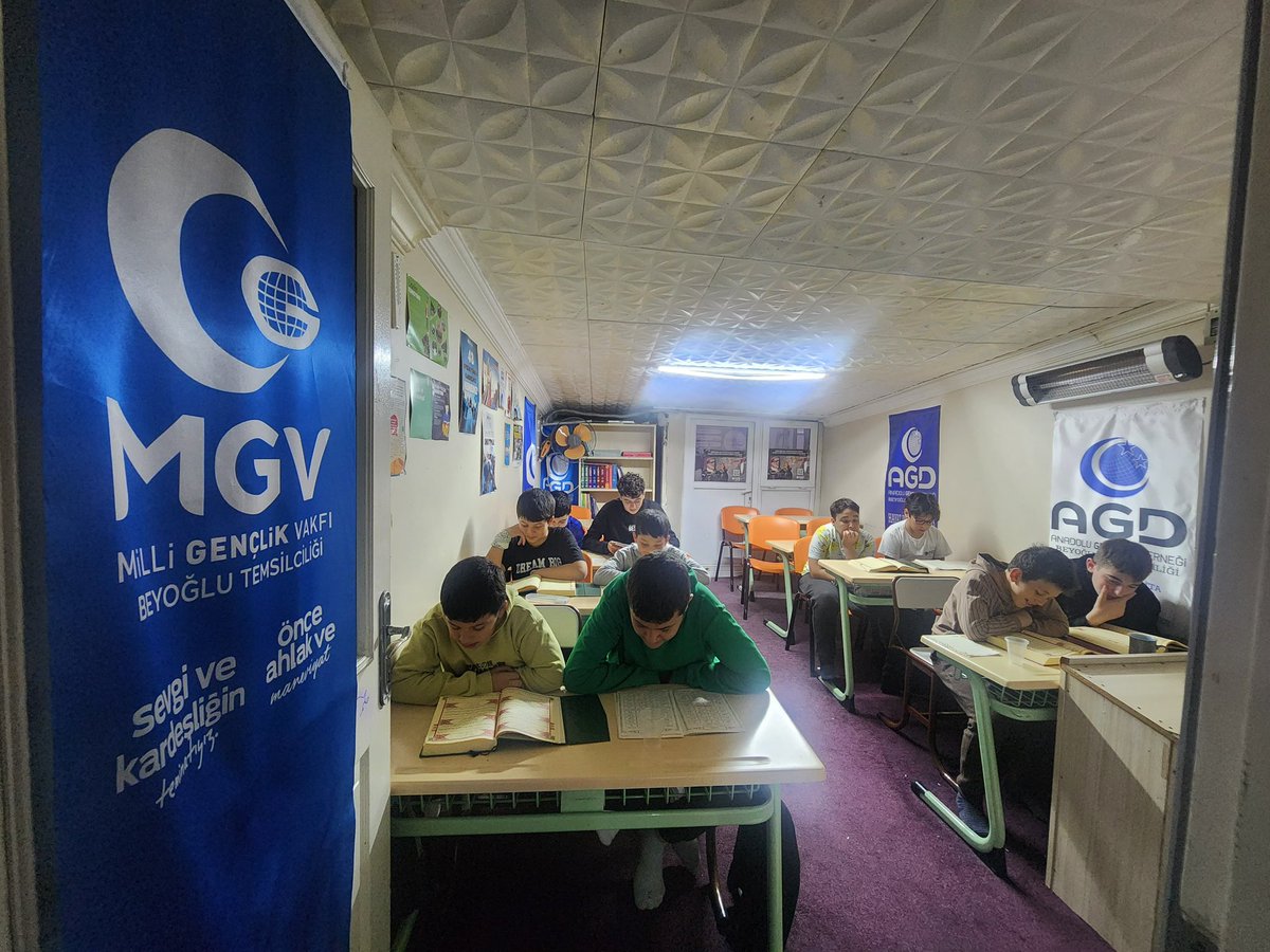 agdbeyoglu1's tweet image. Eğitim Birimi sorumluluğunda, Kaşif Grubu öğrencilerine yönelik Kur’an-ı Kerim ve zammı sûre ezberleme derslerimiz haftalık olarak düzenli bir şekilde devam etmektedir.