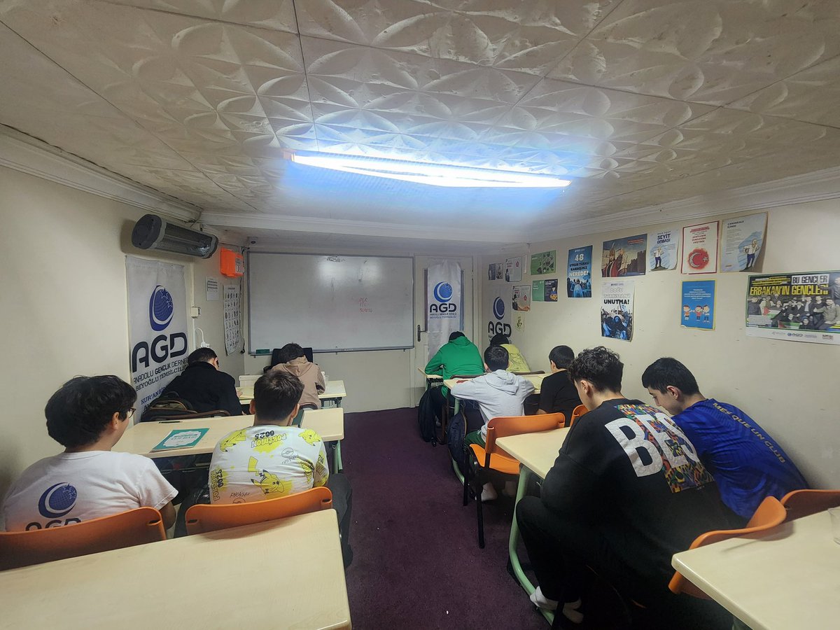 agdbeyoglu1's tweet image. Eğitim Birimi sorumluluğunda, Kaşif Grubu öğrencilerine yönelik Kur’an-ı Kerim ve zammı sûre ezberleme derslerimiz haftalık olarak düzenli bir şekilde devam etmektedir.