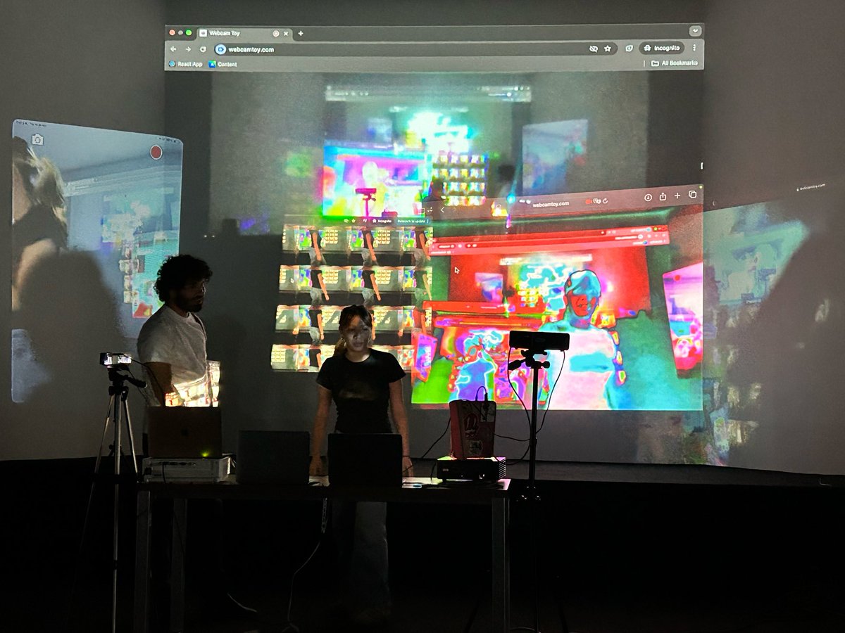 Como parte del Programa Paralelo de Corteza Seca, se presentó en el CEIIDA, una videoinstalación de los artistas Paulina Morfin, Ana Sofía Algarra y José Villarreal, bajo el título de “El Cuerpo Y Las Distorsiones Mediáticas", con la curaduría de Fernanda González y Pablo Garza.