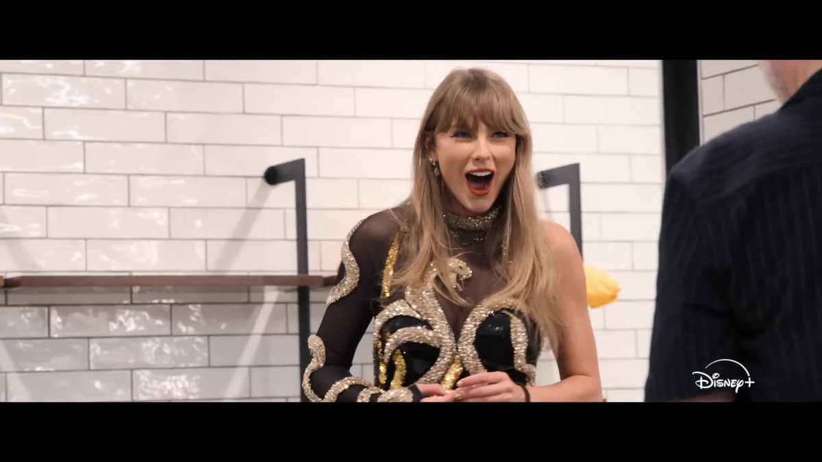 tayswiftdotcom's tweet image. HQ screencaps from The End of an Era trailer have been added to the gallery. Take a look at these stunning shots! 📸✨

taylorpictures.net/thumbnails.php…