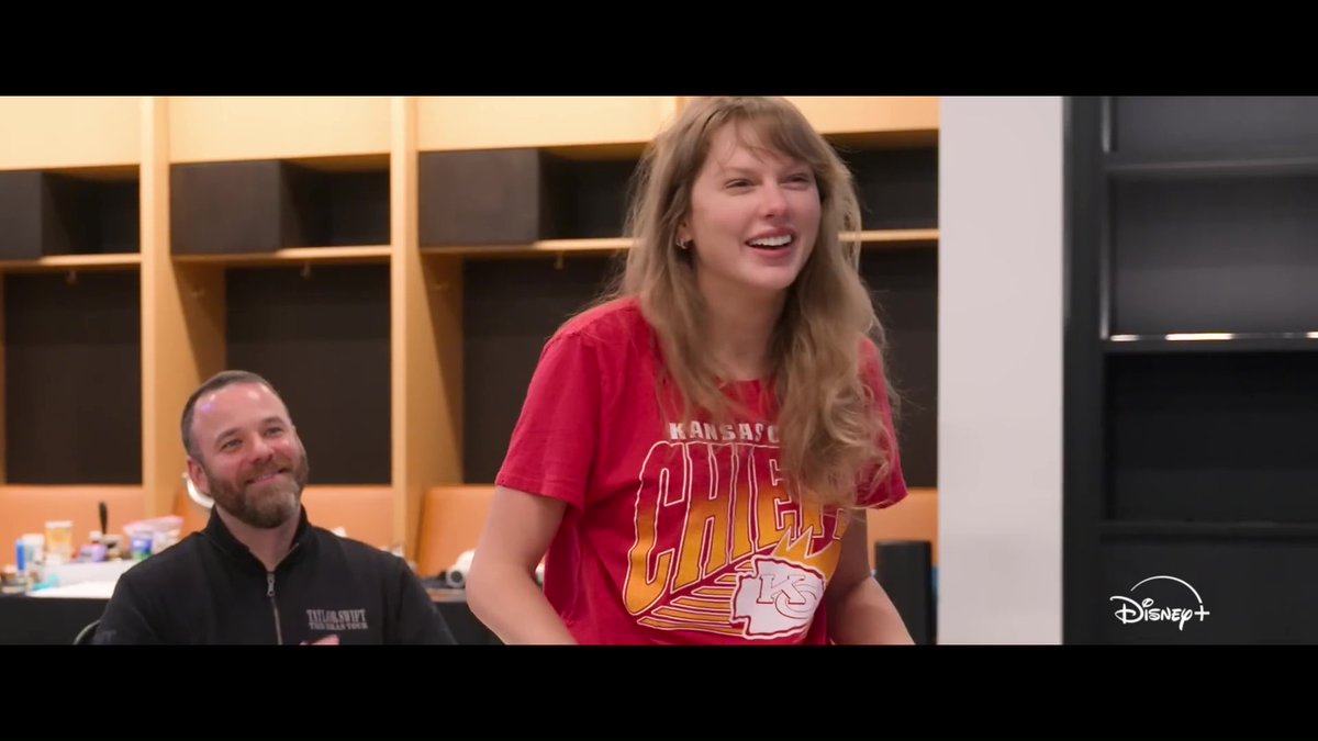 tayswiftdotcom's tweet image. HQ screencaps from The End of an Era trailer have been added to the gallery. Take a look at these stunning shots! 📸✨

taylorpictures.net/thumbnails.php…