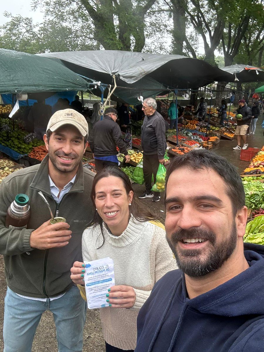 Junto a <a href="/ignacioubilla/">Ignacio Ubilla</a> y <a href="/VictorCardozo50/">Victor Cardozo</a> estuvimos en la feria de Río de la Plata y Estanislao López, invitando al plenario de la lista 404 con la presencia de <a href="/MartinLemaUy/">Martin Lema</a> y escuchando las sugerencias de los vecinos y feriantes para mejorar Montevideo.