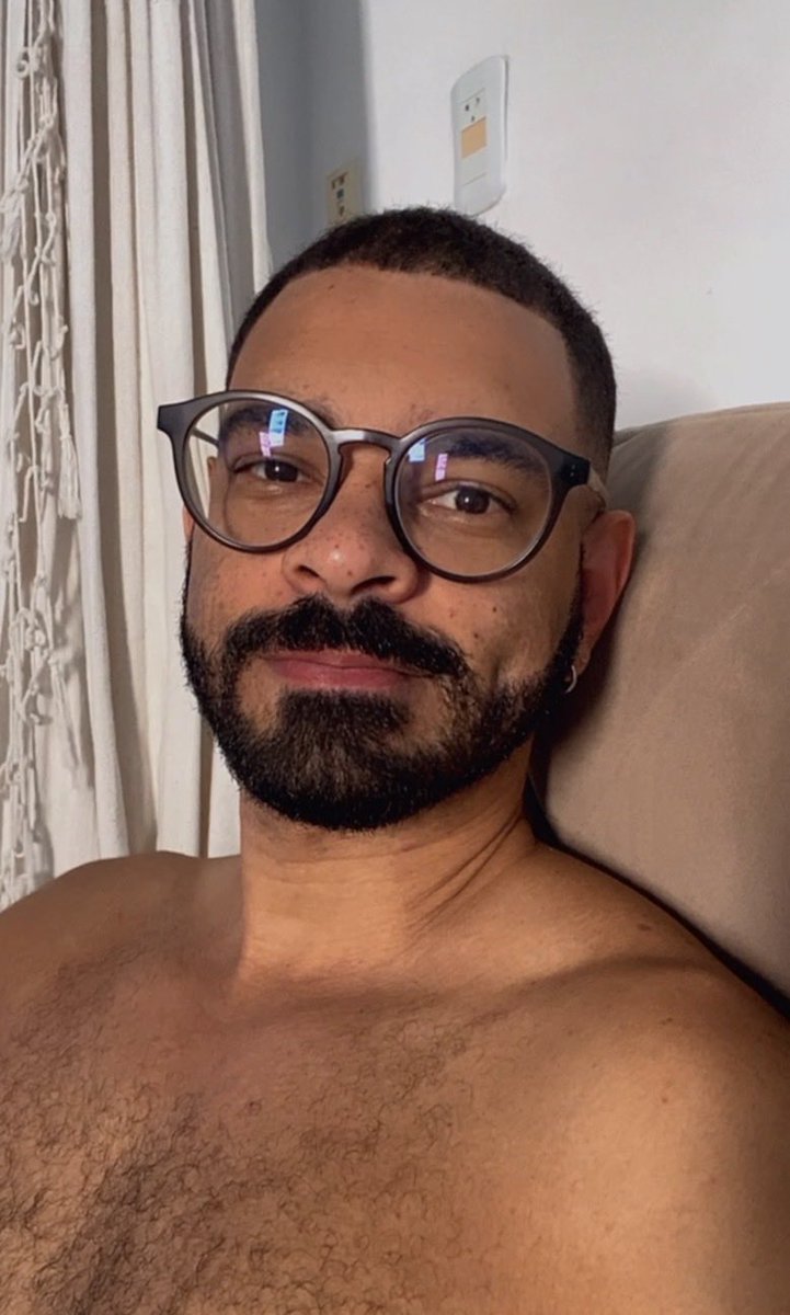 ofabaum's tweet photo. Dia de folguinha e hoje eu quero só sofá e tv! 🙃 https://t.co/Mfk31vUxJR
