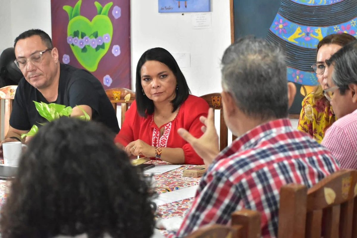 YairGade's tweet photo. La Senadora por Guerrero Beatriz Mojica sostuvo un encuentro con amigxs empresarios de Acapulco; el cual acompé y asistí. 
La senadora calificó el encuentro como un espacio valioso para conversar sobre los trabajos legislativos que se impulsan desde el Senado #Guerrero https://t.co/OB3vArruTf