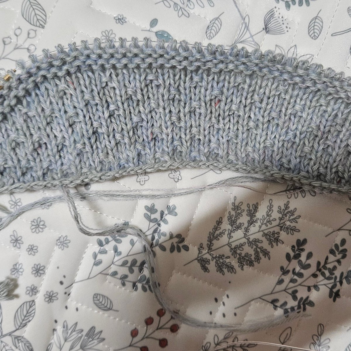 knit_fruits's tweet photo. 갑자기 스톰스웨터 시작
🧶열매달이틀 산책 +자작염색실+블러시드캐시미어 https://t.co/WQIZUsdk9j