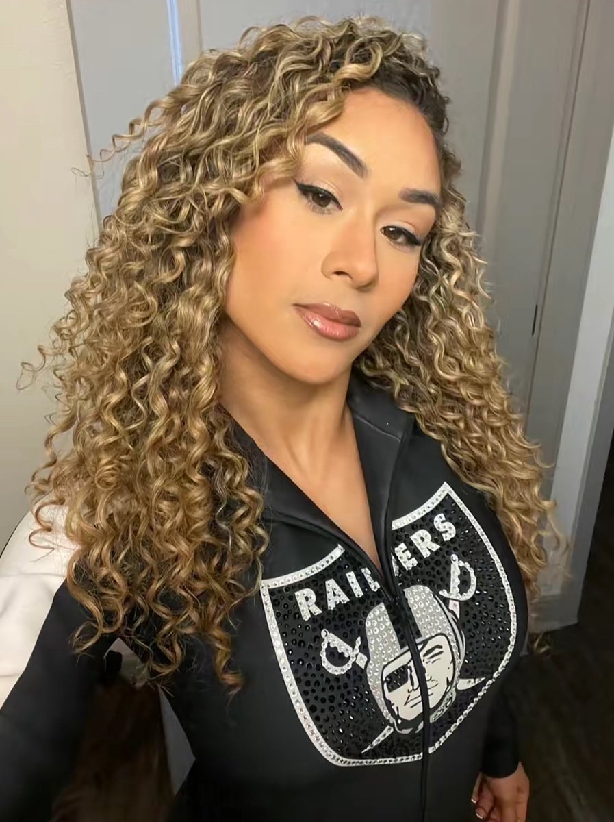RaideretteDaily's tweet image. Reppin’ even when it’s a Sunday without Raiders football! 🏴‍☠️✨🤍

#RaiderNation | #SundayVibes