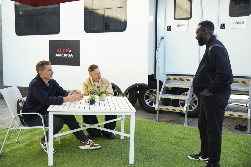 FoodNetwork's tweet photo. A first for #AlexVsAmerica! @chefadjepong brings in THREE restaurant teams to take on solo warrior @guarnaschelli.

Can one chef outcook three powerhouse duos or is this the battle that finally pushes Alex to the brink?

Don’t miss an all new episode Tuesday at 9|8c. https://t.co/O18s3NbDTp