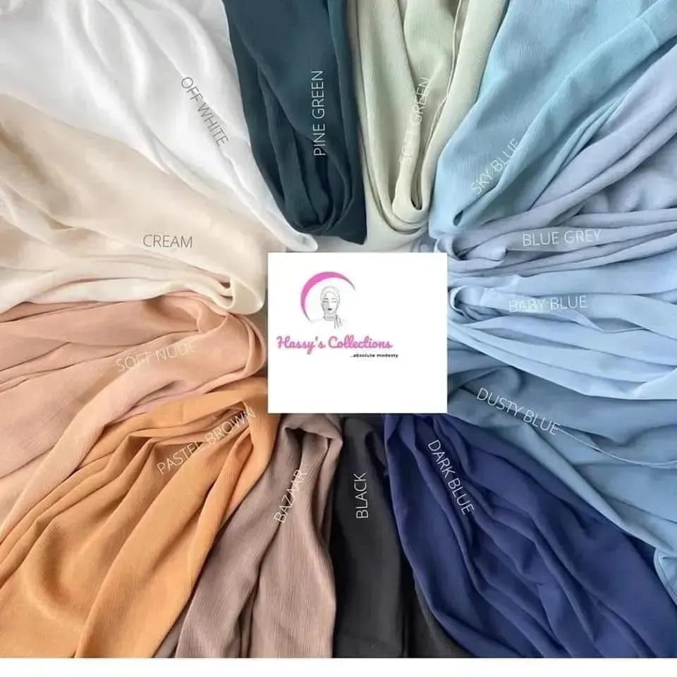 Ummammarr's tweet image. The Premium Crinkle chiffon scarves is perfect for everyone who loves elegance,simplicity and gives you that boujee look
Amazing texture,flows effortlessly and drapes beautifully
Price:7,000 naira
Available in 40 colours
Location:Abuja 
Send a dm to place order