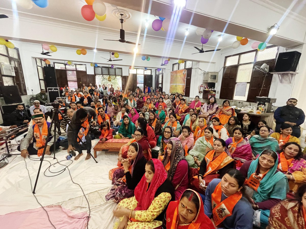 AnilSharma4BJP's tweet photo. आज सेक्टर–8 स्थित शिव शक्ति मंदिर में आयोजित श्री राम कथा के समापन कार्यक्रम में सम्मिलित हुआ।
मर्यादा पुरुषोत्तम प्रभु श्री राम की पावन कथाओं ने सभी के हृदय में भक्ति, प्रेरणा और सद्भाव का संदेश भर दिया।
#ShriRamKatha #RamBhakti #ShivShaktiMandir #Sector8 #SpiritualJourney #CommunityConnect