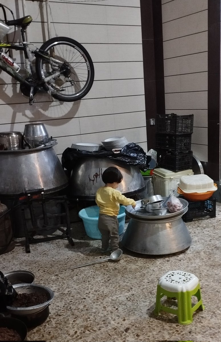 داریم برای فسنجون نذری #فاطمیه هر ساله‌مون آماده میشیم :)

- شما هم برای شهادت حضرت زهرا سلام‌اللّٰه برنامه نذری دارید؟