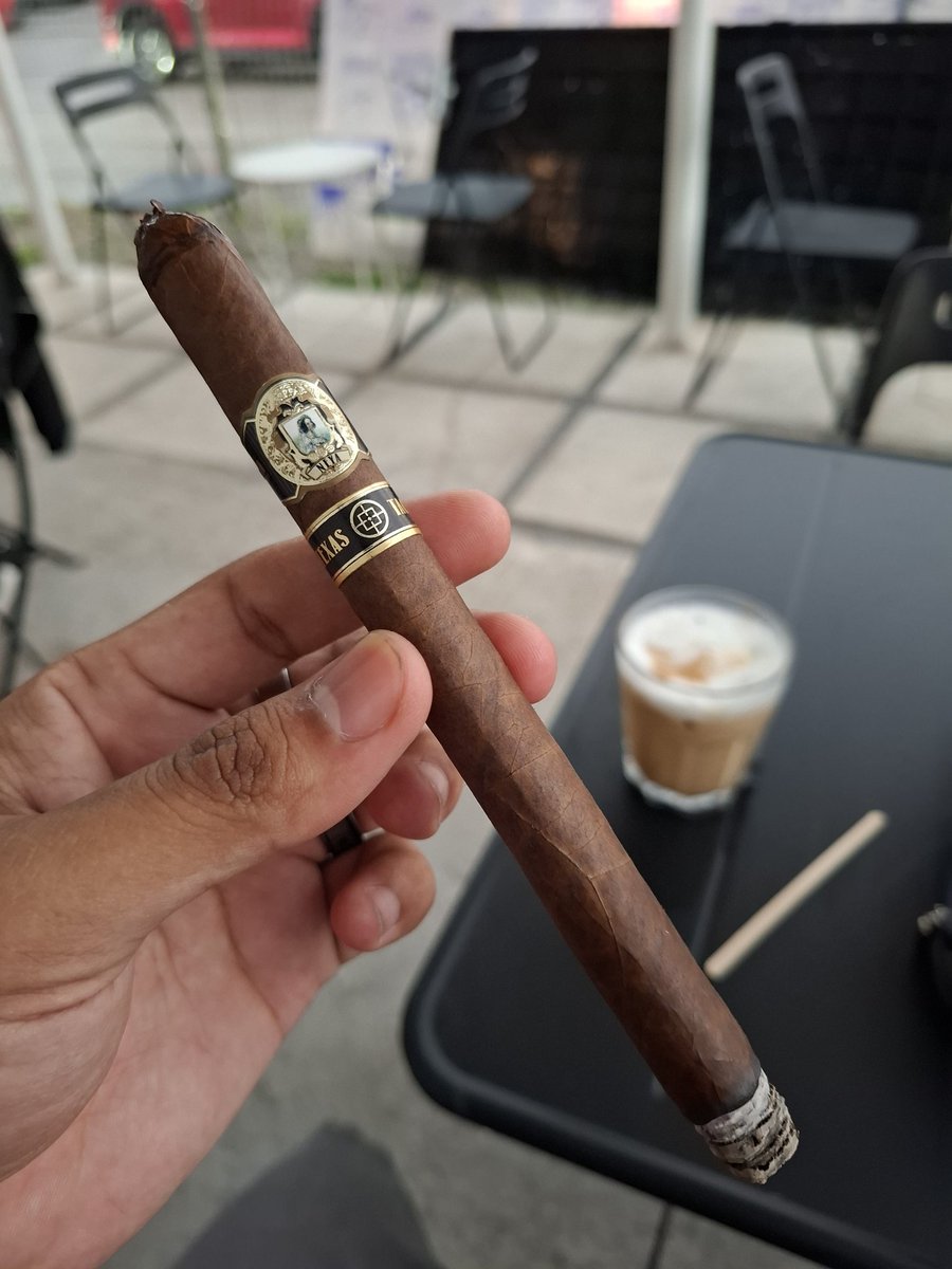 haifprogram's tweet image. Cozy Sunday
Cigar: @DuranCigars Neya F8 Texas Tactical (Nicaragua| Handmade)
Size: Lancero
#cigar #nicaraguancigar #durancigars #neyaf8texastactical